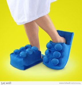 lego-slippers_271224-640x.jpg