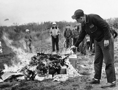 Κάψιμο κόμικς ΗΠΑ 1954.jpg