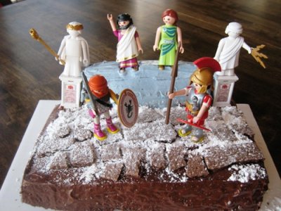 Playmobil-Cake.thumb.jpg.0339f0c8c535c5159ccab5a8434ef6d0.jpg