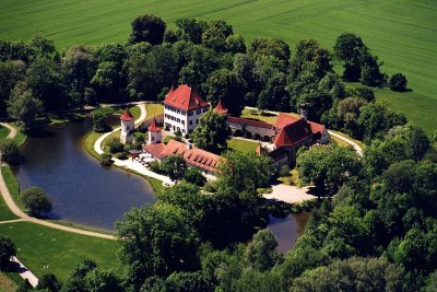 Aerial_view_of_Blutenburg_Castle.jpg