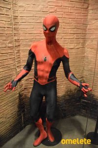 Spider-Man-Far-From-Home-Red-and-Black-Suit-CCXP.jpg