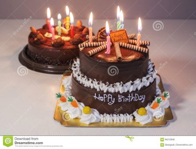 1413609532_torta-de-chocolate-con-la-vela-de-la-luz-del-feliz-cumpleaos-94212946.thumb.jpg.14a0b49570fe376ed40694cc3a56fd46.jpg