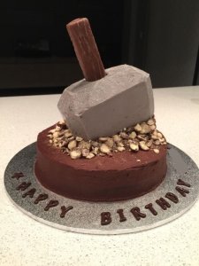 thor-hammer-birthday-cake_864023.jpg