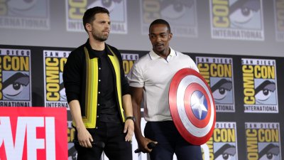 falcon-winter-soldier-comic-con-e1563672622190.thumb.jpg.316c1e60322d5349f6edd84c0d8d3c76.jpg