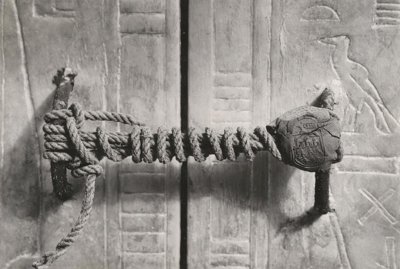 unbroken-seal-Tutankhamun-tomb.jpg