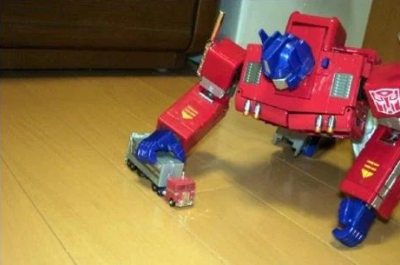 634280528_OptimusPrime.thumb.jpeg.33ea08a5ad5025a48de00c73dc9a6307.jpeg