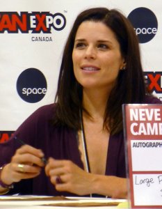 800px-Neve_Campbell_04_(21268333696).jpg