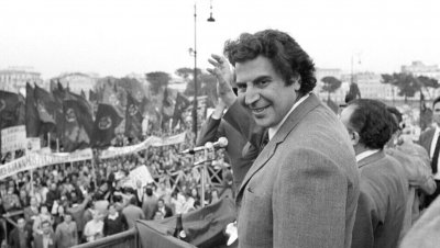 mikis-theodorakis.jpg