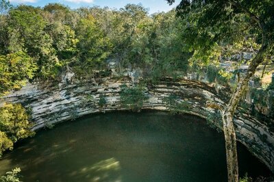 chichen-itza-sacred-cenote-900x600.thumb.jpg.329d53cfe3c655dc42c990c0e135bc18.jpg