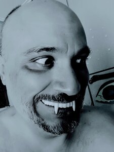 VAMPIRO ALEKO TOMA 666.jpg